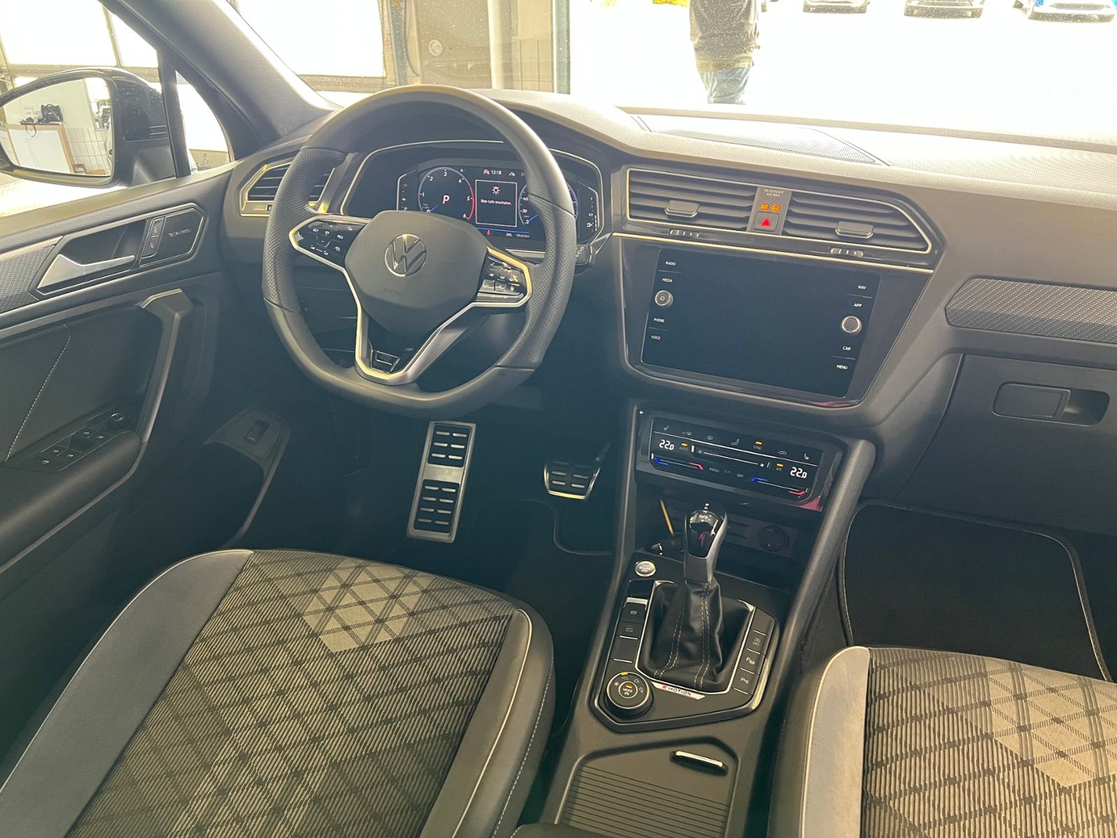 Fahrzeugabbildung Volkswagen Tiguan Allspace R-Line 2.0 TDI DSG 4Motion *AHK,