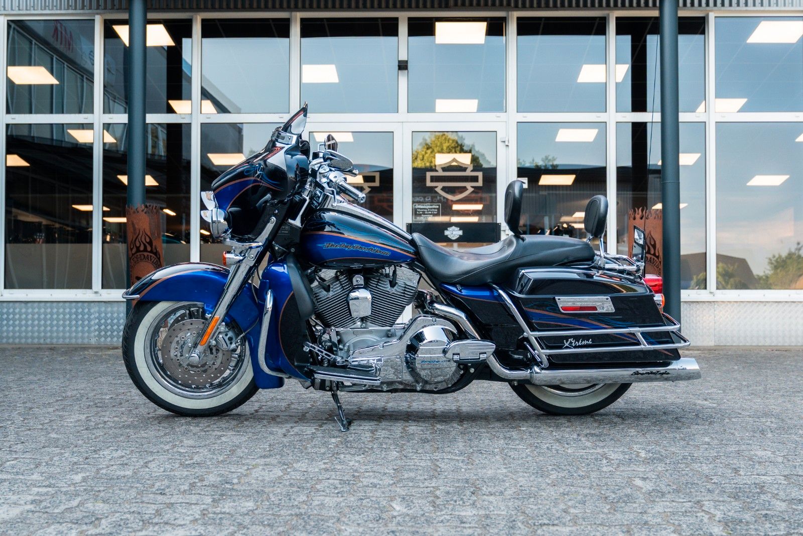 Fahrzeugabbildung Harley-Davidson FLHTCSE CVO Screamin Eagle E-Glide - Twin Cam