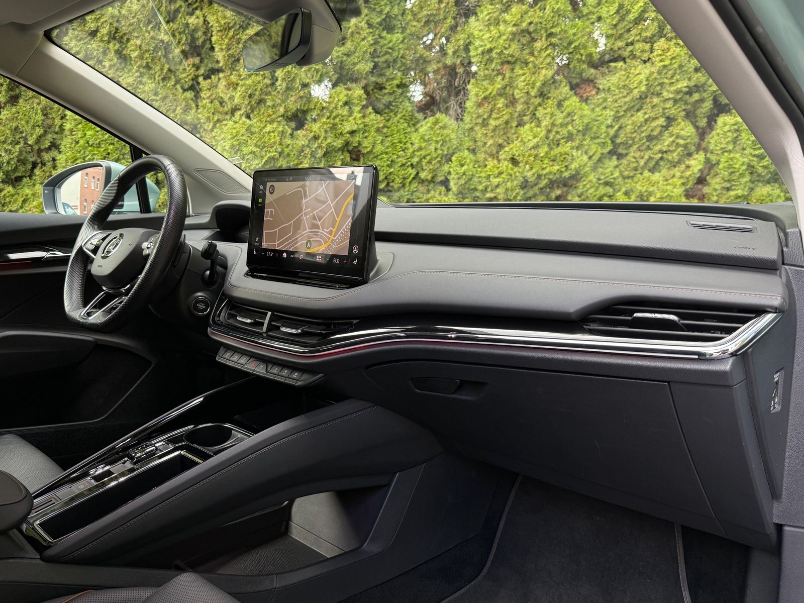 Fahrzeugabbildung SKODA Enyaq 80 x Suite CCS+MATRIX+KAM+AHK+LEDER+SPORT