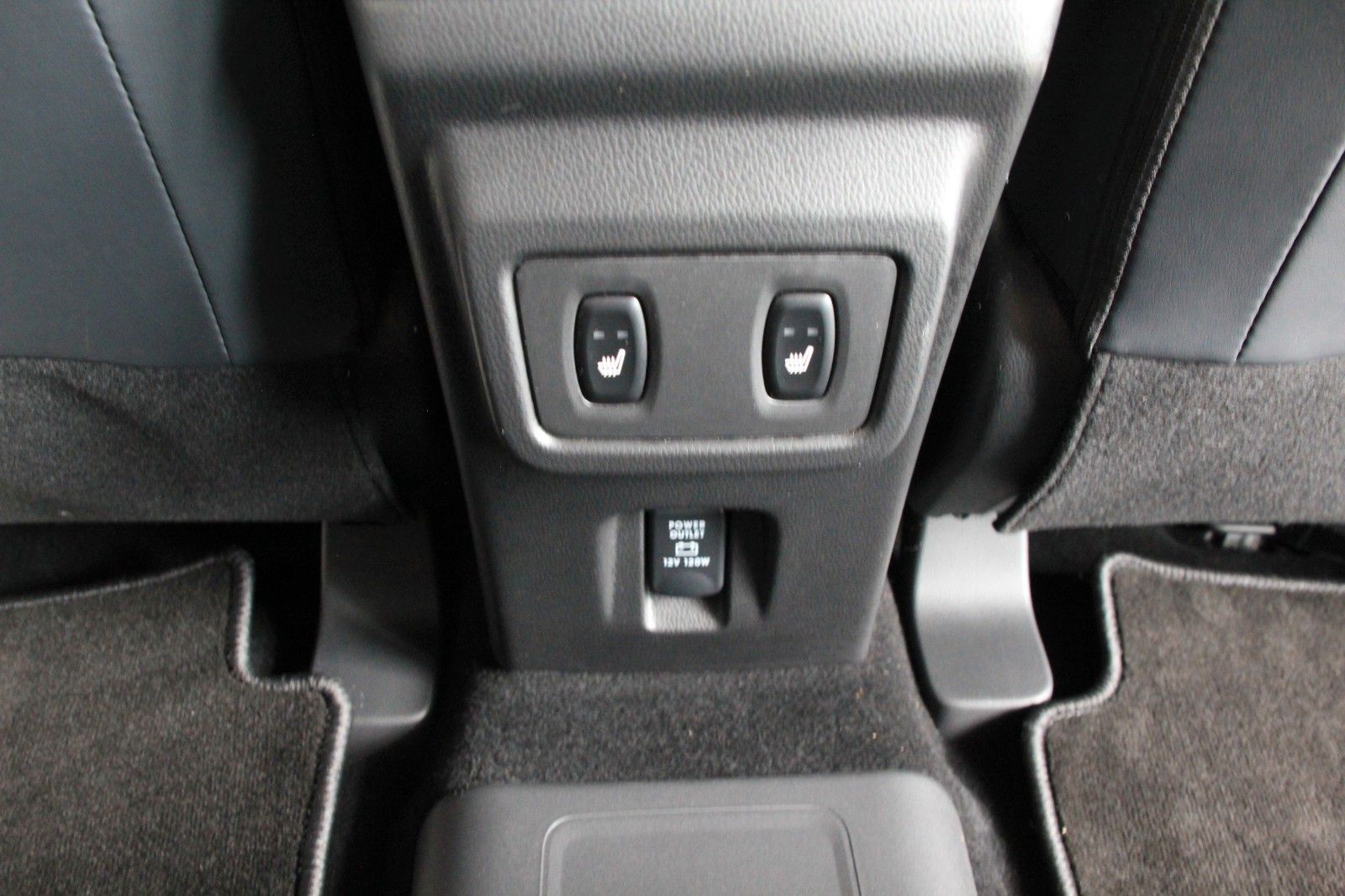 Fahrzeugabbildung Mitsubishi Eclipse Cross Select PHEV 4WD