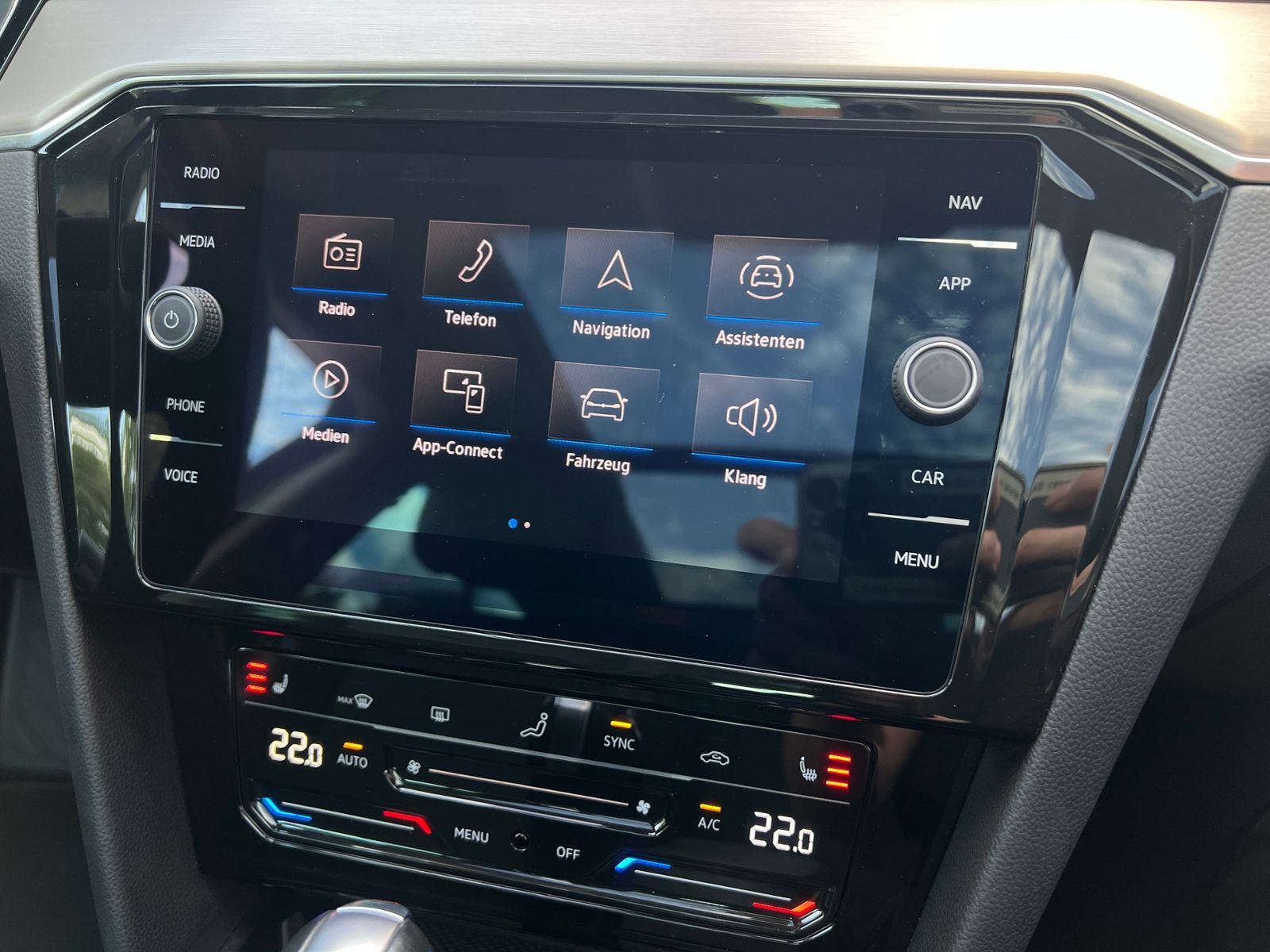 Fahrzeugabbildung Volkswagen Passat Variant Elegance 2.0 TDI DSG *AHK, IQ-Lig