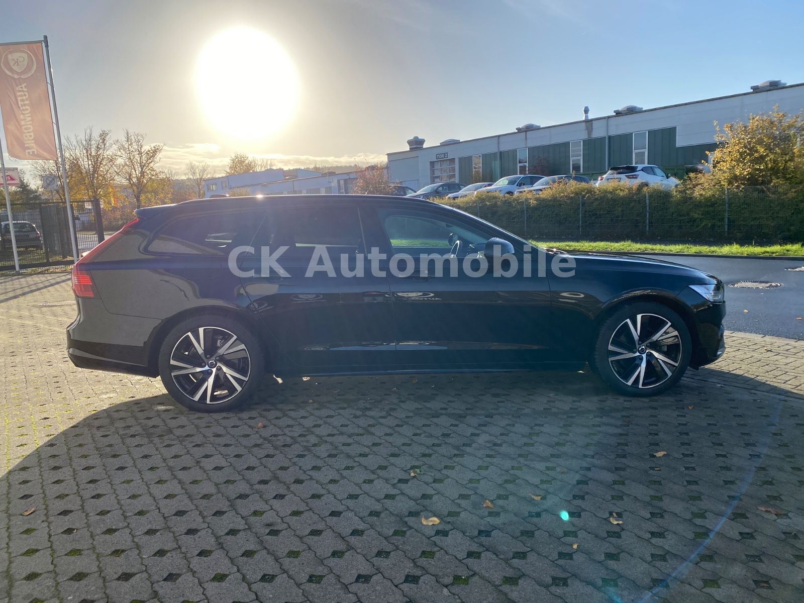 Fahrzeugabbildung Volvo V90 B5 Ultimate Dark AWD/BLIS/Pano/Head-Up/AHK