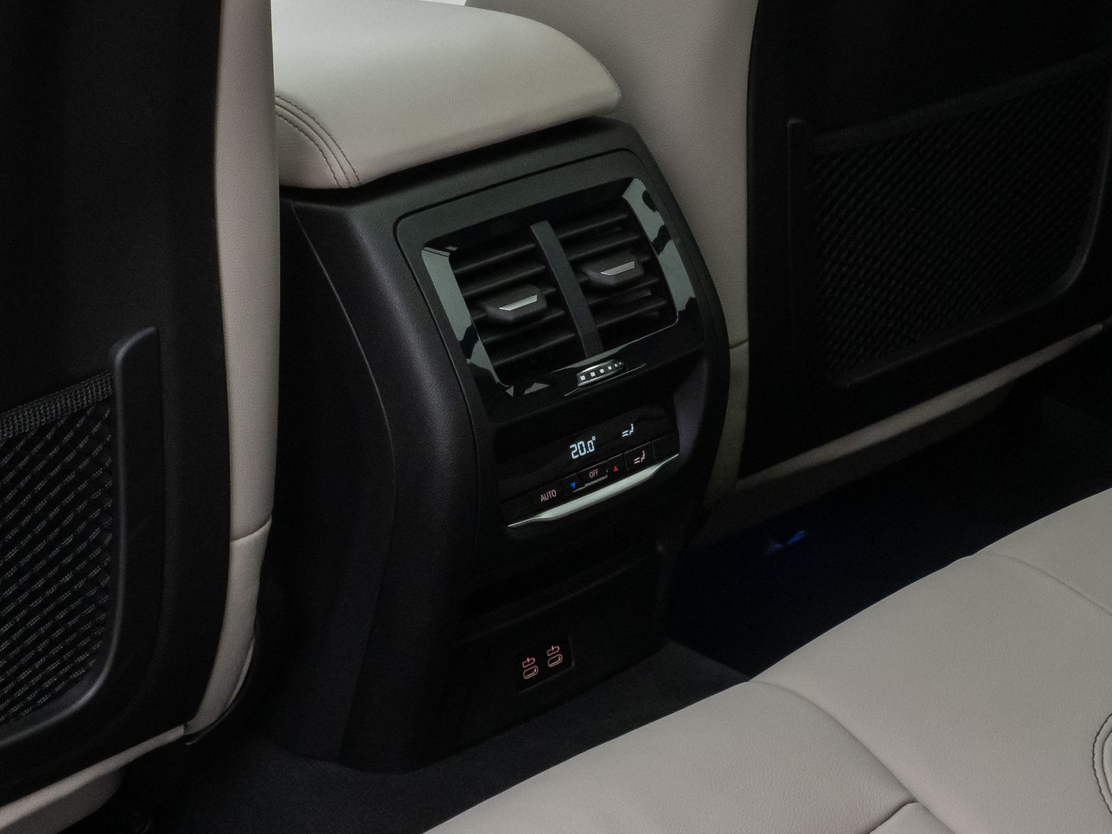 Fahrzeugabbildung BMW X4 M40i Panorama Laser Kamera HUD DAB HiFi AHK