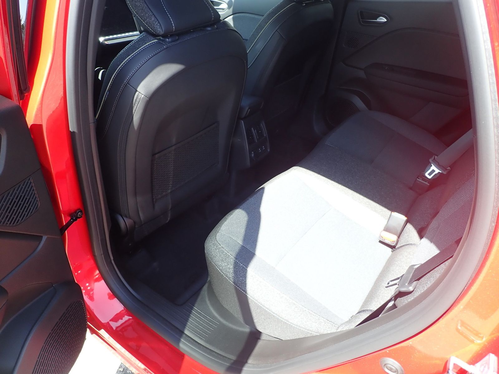 Fahrzeugabbildung Renault Captur Techno Full Hybrid E-Tech 160