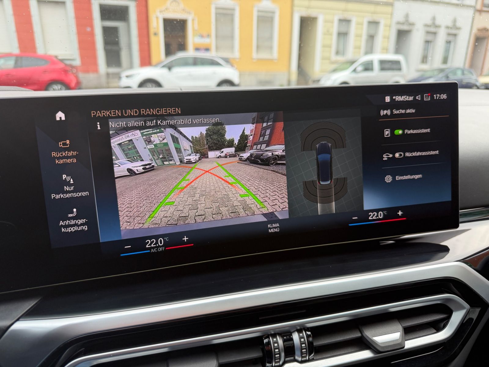 Fahrzeugabbildung BMW 330d xDrive Touring M SPORT PRO PANO STANDH. AHK