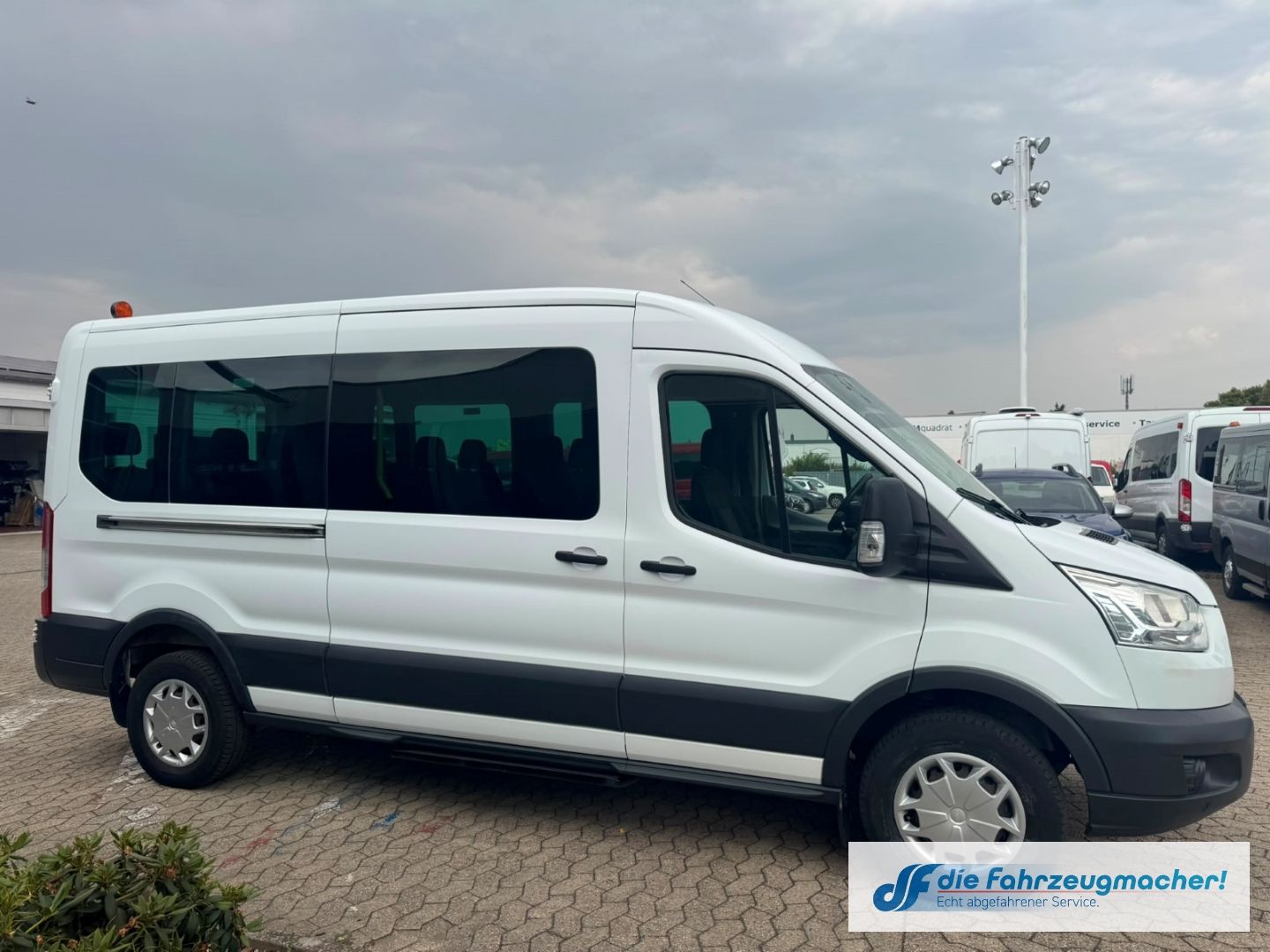 Fahrzeugabbildung Ford Transit Bus 410 L3 Trend Spurhalteass. Temp *EXP
