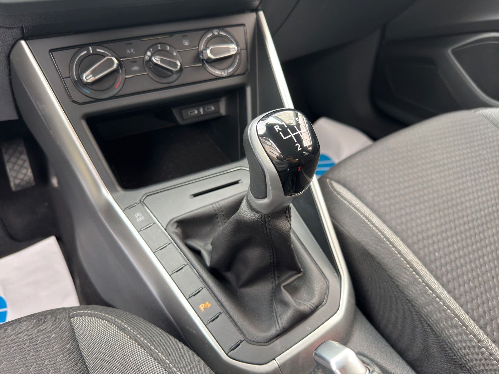 Fahrzeugabbildung Volkswagen Taigo Life Klima/1Hand/LM Felgen /Parktronik