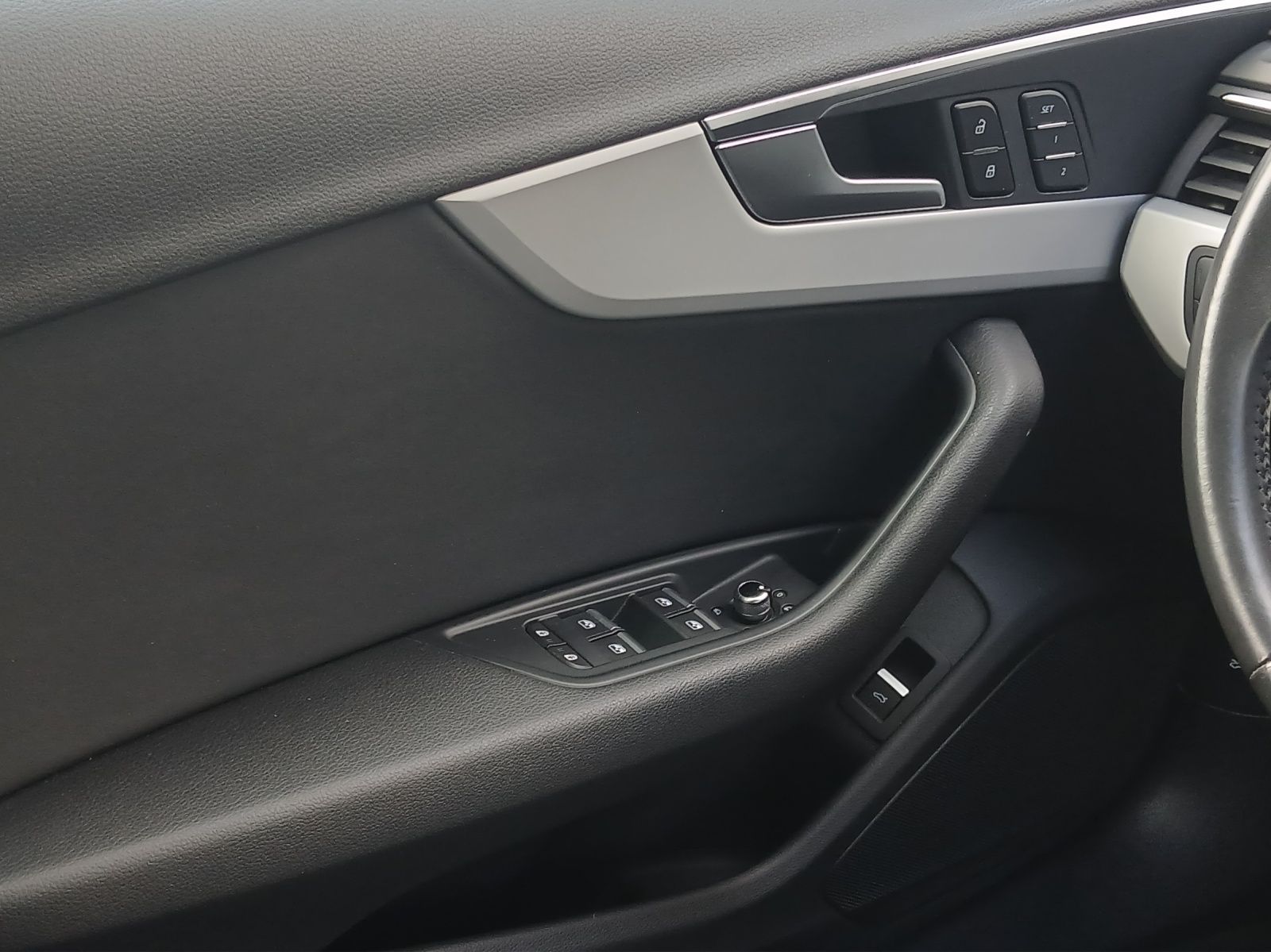Fahrzeugabbildung Audi A4 Avant 35 TFSI advanced S-tronic LED Navi Lede