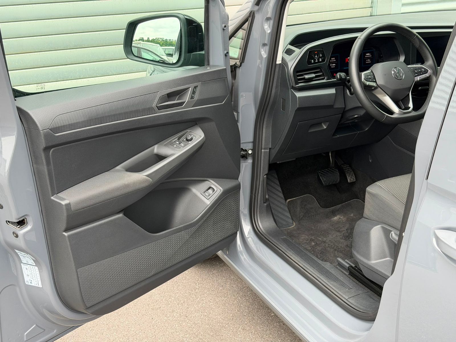 Fahrzeugabbildung Volkswagen Caddy TSI eHybrid DSG ACC LED SHZ AHK-vorb. BLIS