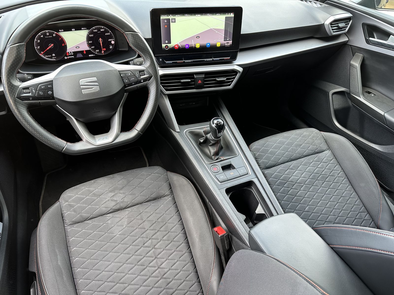 Fahrzeugabbildung SEAT Leon SpT 1.5 TSI FR NAV+LED+ACC+CARPLAY+KAMERA