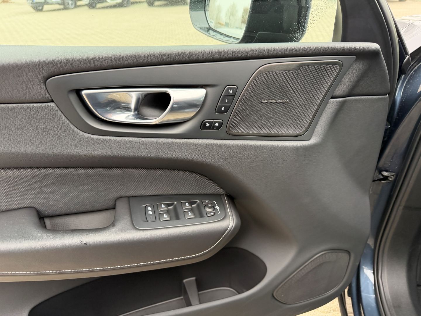 Volvo XC60 B4 Ultimate Dark AWD HUD Leder Digitales Co foto 4