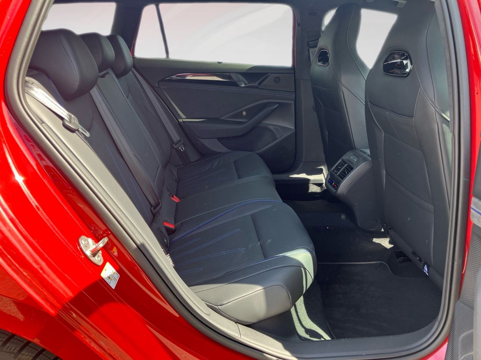 Volkswagen Passat - Bild 10