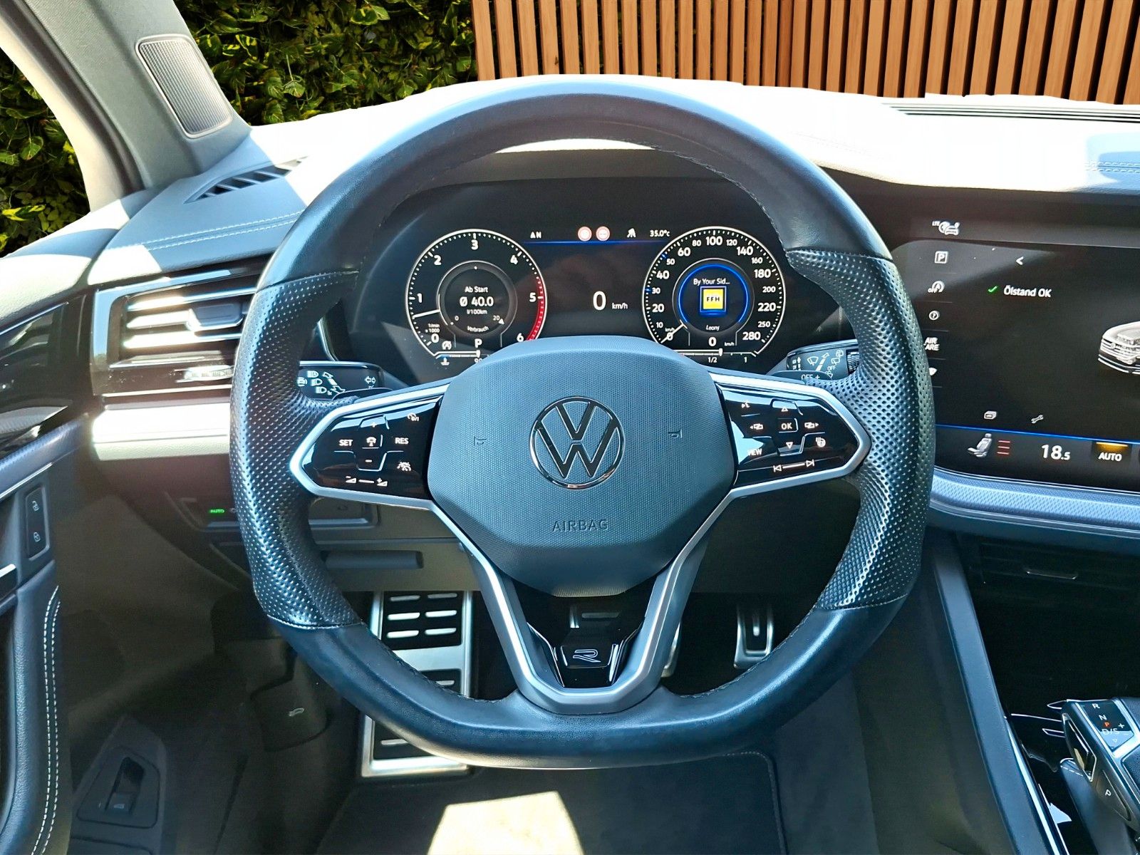 Fahrzeugabbildung Volkswagen DSG*R-Line*4Motion*Vico*SHZ*Leder*AHK*