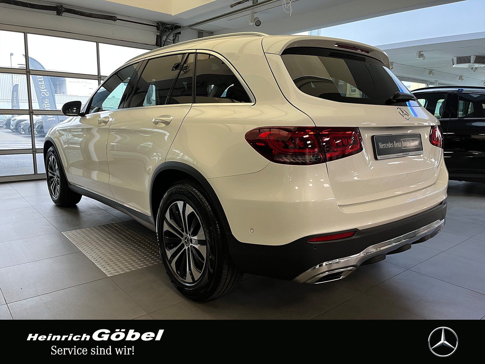Fahrzeugabbildung Mercedes-Benz GLC 200 4M PANO+KAMERA+LED+CARPLAY+NAVI+MBUX