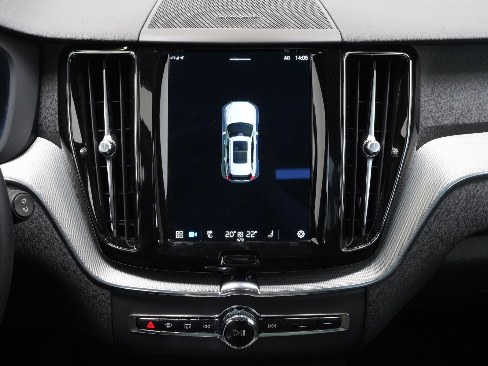 Fahrzeugabbildung Volvo XC60 B4 D AWD Plus Dark PANORAMA/LED/ACC/AHK