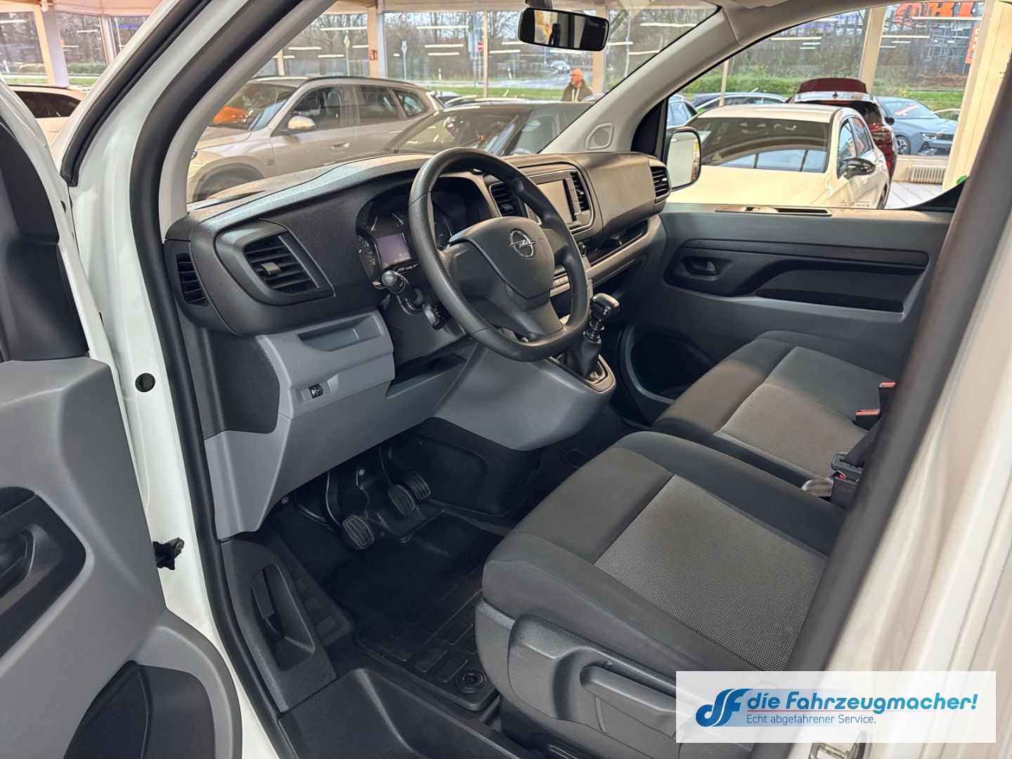 Fahrzeugabbildung Opel Vivaro L Apple CarPlay Android Auto Musikstreami