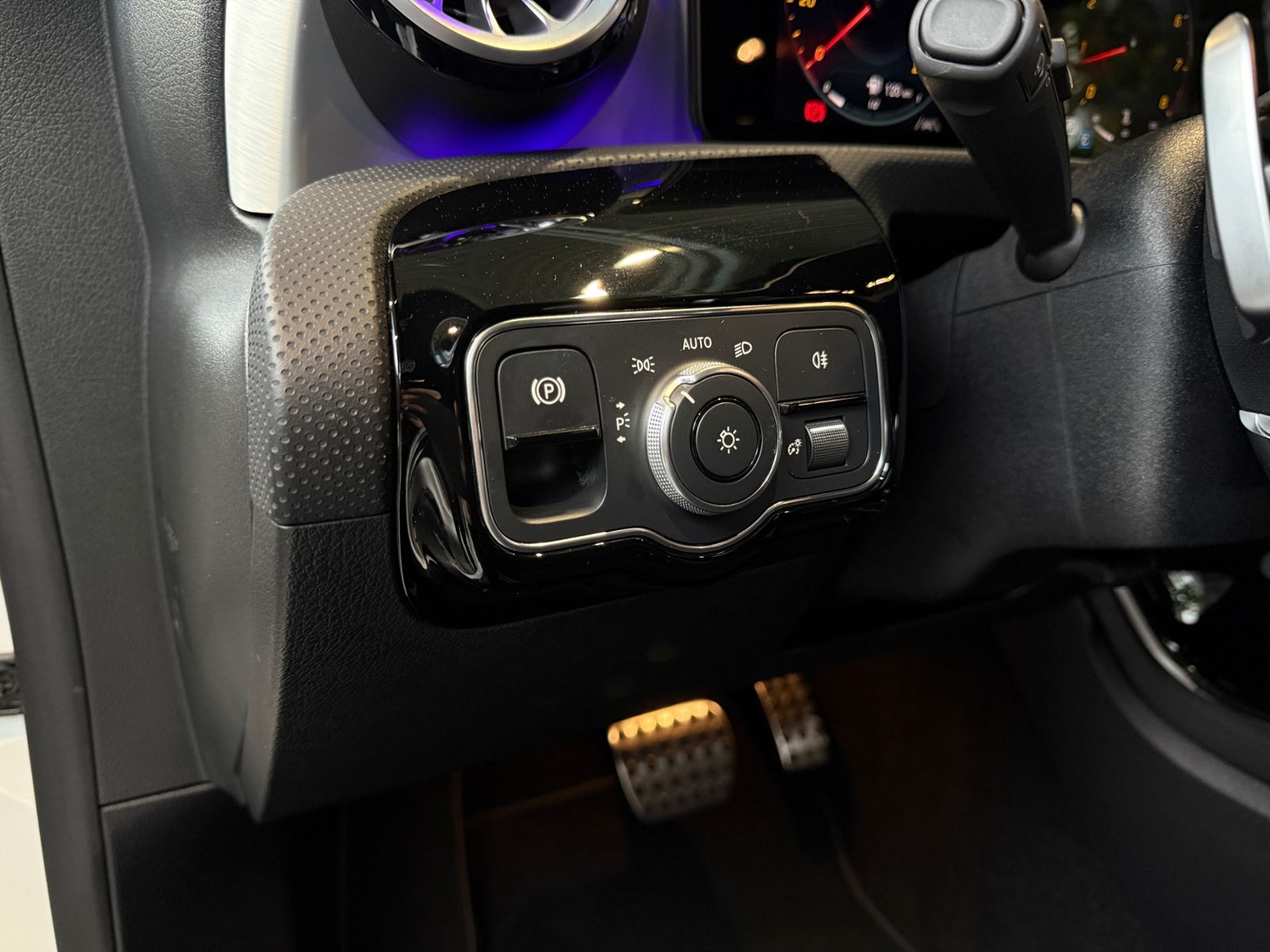 Fahrzeugabbildung Mercedes-Benz CLA 250 Shooting Brake  AMG NIGHT LED NAVI
