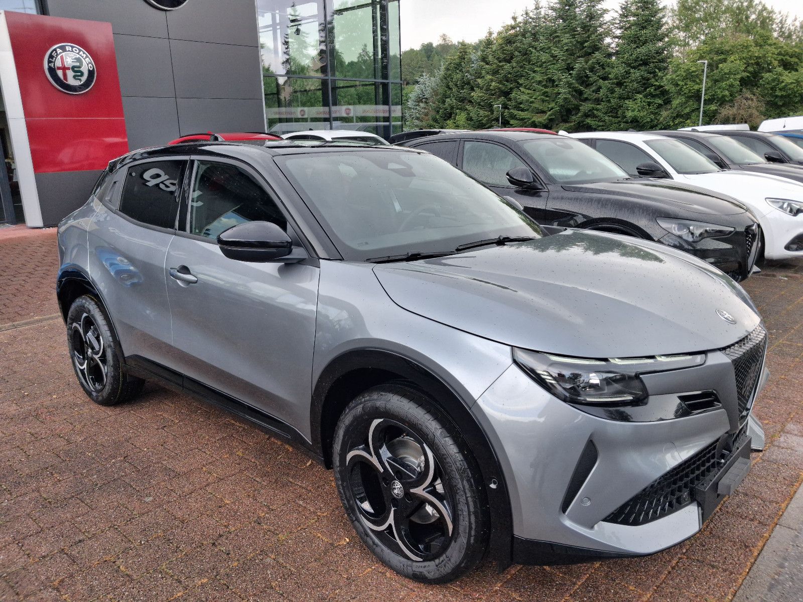 Fahrzeugabbildung Alfa Romeo Junior Ibrida 1.2 VGT 48V-Hybrid 107 kW Ti