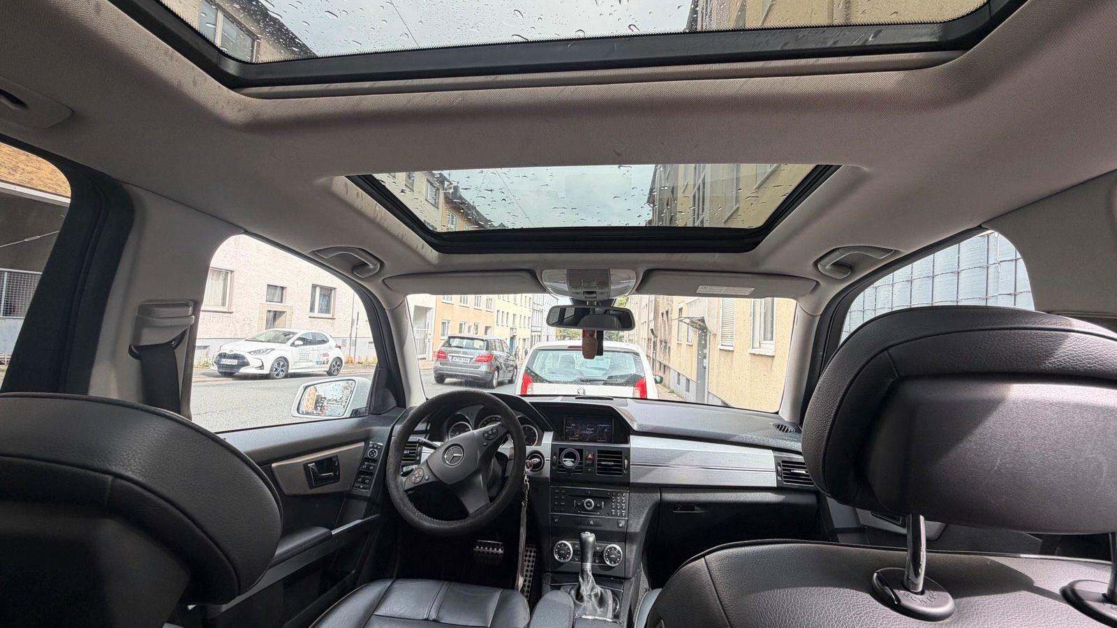 Mercedes-Benz GLK350 2009 — photo 11