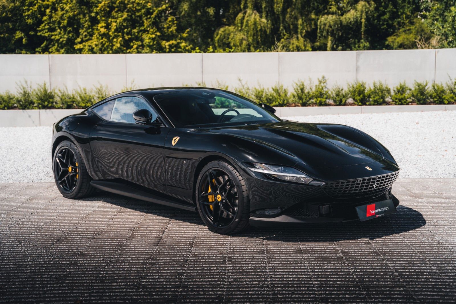 Ferrari Roma Nero DS / Carbon / Pass. Display / 20"