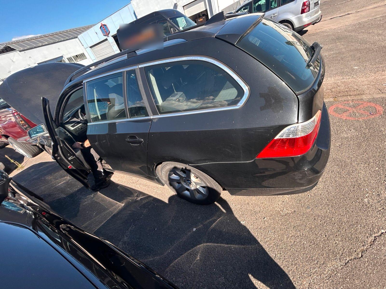 BMW 520 2006 — салон