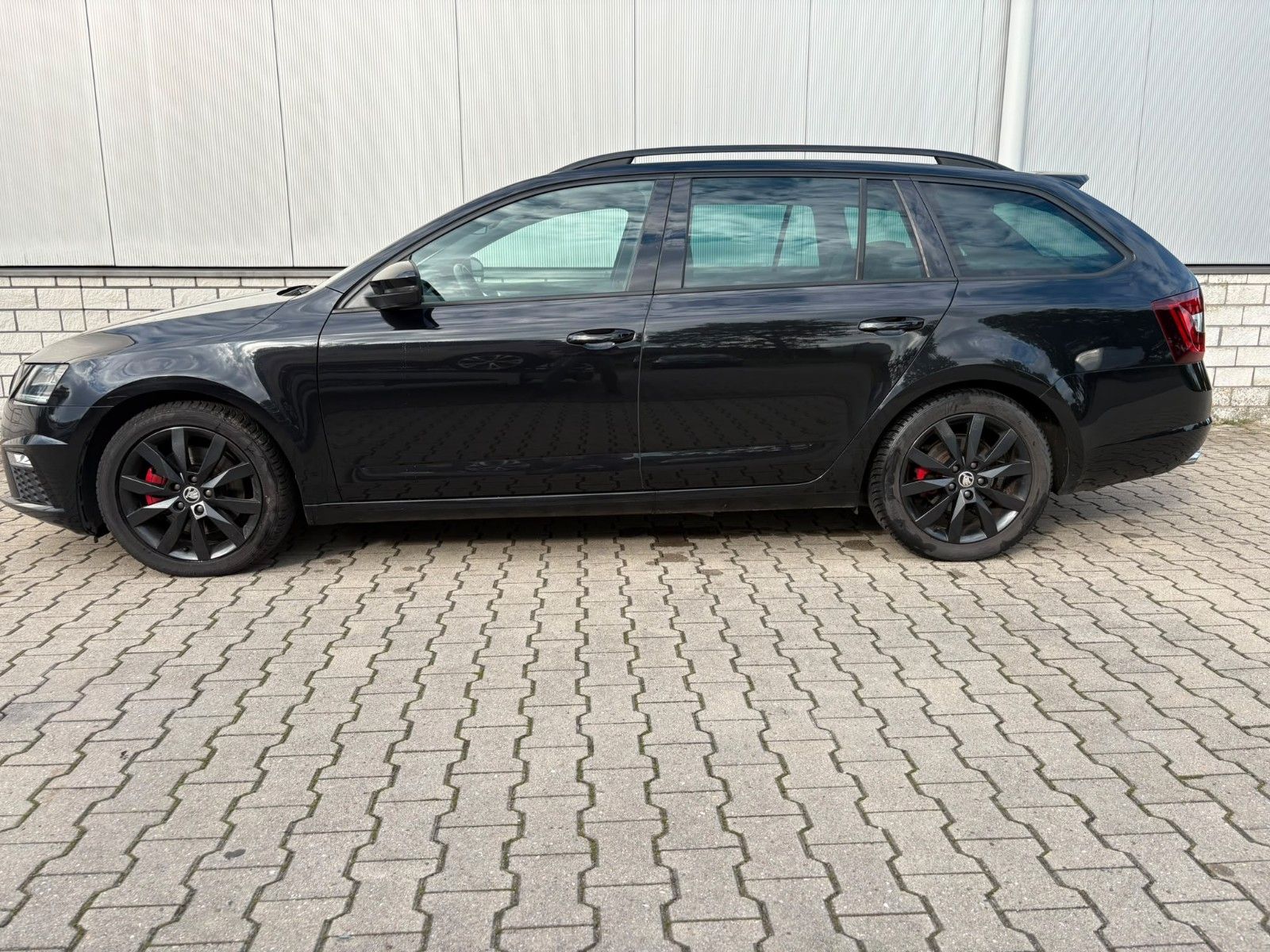 Skoda Octavia 2.0 TDI SCR DSG 4x4 RS Combi imagem 2