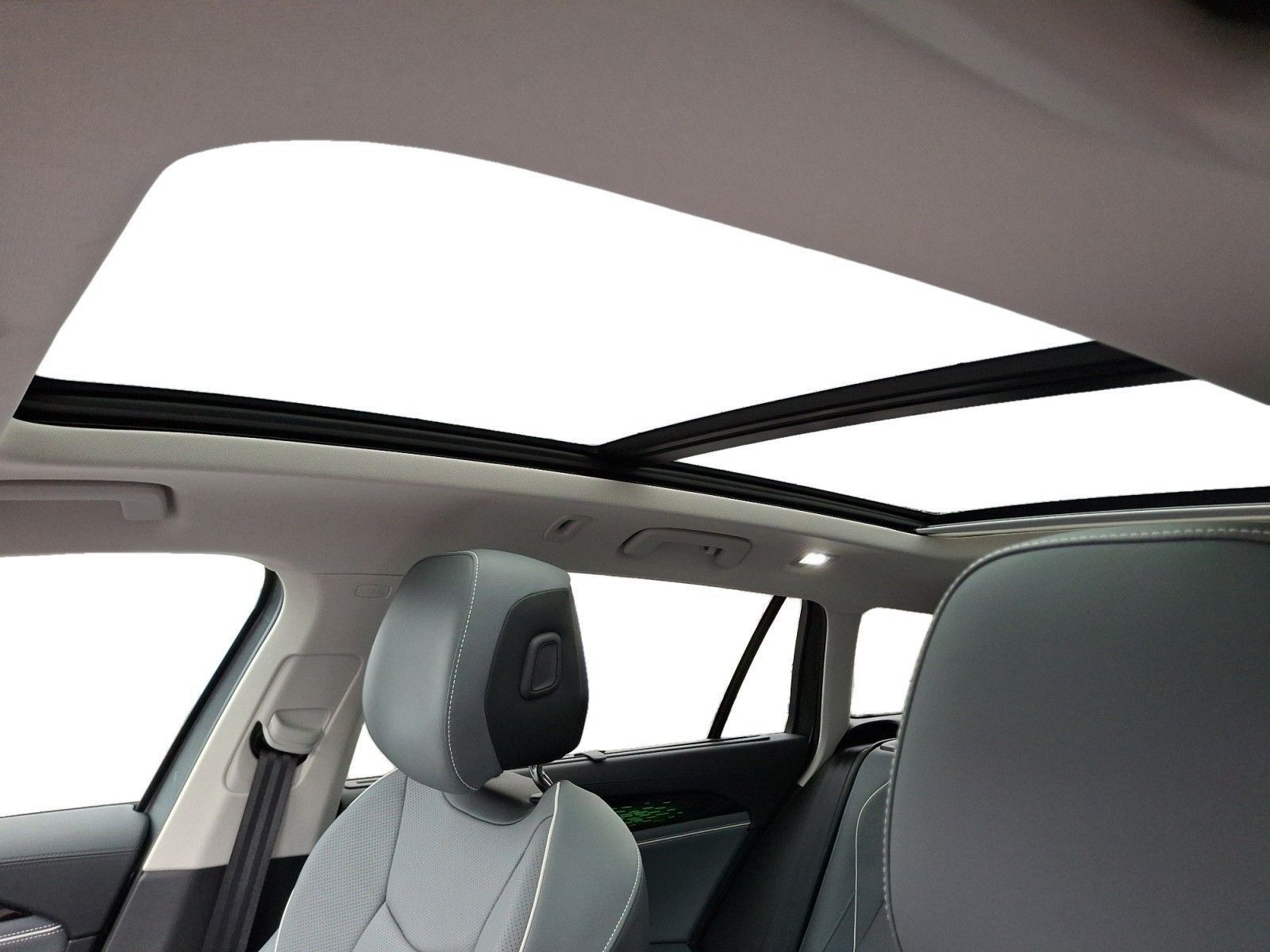 Volkswagen Passat Variant - Bild 14