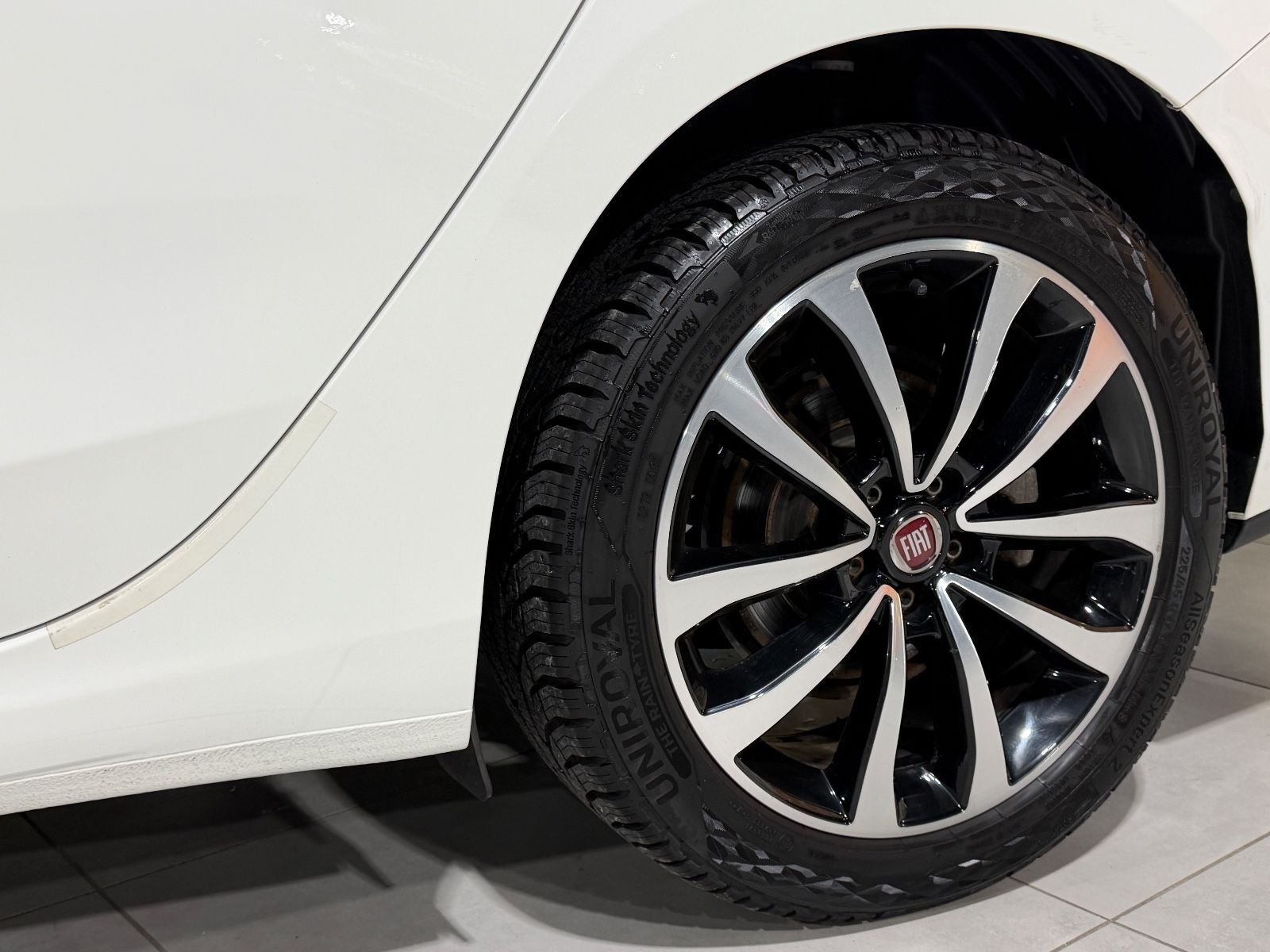 Fahrzeugabbildung Fiat Tipo/AUTOMATIK/LED/NAVI/KAMERA/SHZ