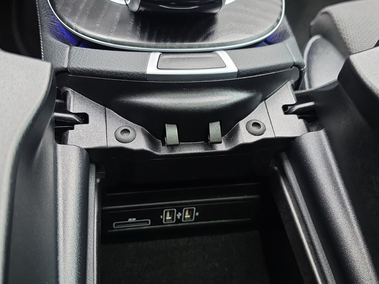 Fahrzeugabbildung Mercedes-Benz E 350 E Limousine Avantgarde Aus 1.Hand