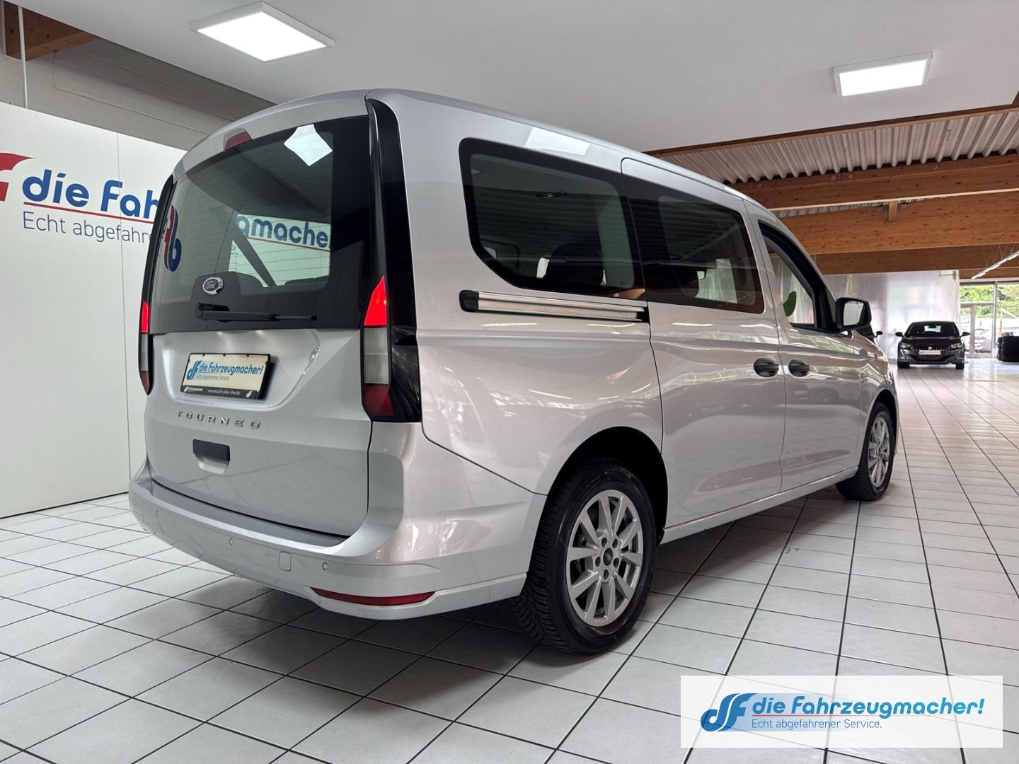 Fahrzeugabbildung Ford Grand Tourneo Connect Trend 7-Sitzer Apple CarPl