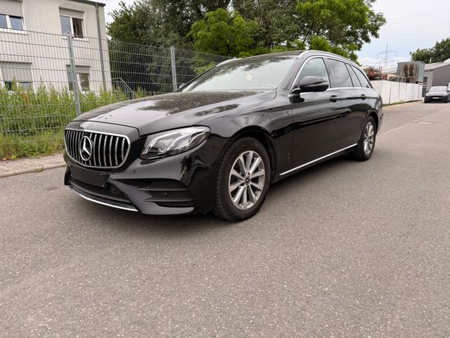 MERCEDES-BENZ E 220 d 4MATIC T Autom. -