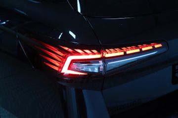 Skoda Superb 1.5 TSI DSG Sportline Combi AHK DCC Navi