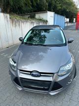 Ford Focus Titanium 1.6 Zahnriemen neu/ TÜ... - Ford Focus aus 2012: For