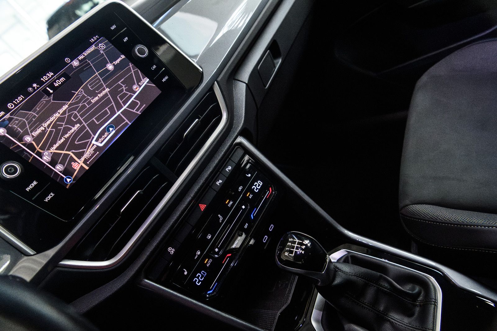 Fahrzeugabbildung Volkswagen T-Roc Style+LED+AHK+ACC+SHZ+GJR+APPCONNECT