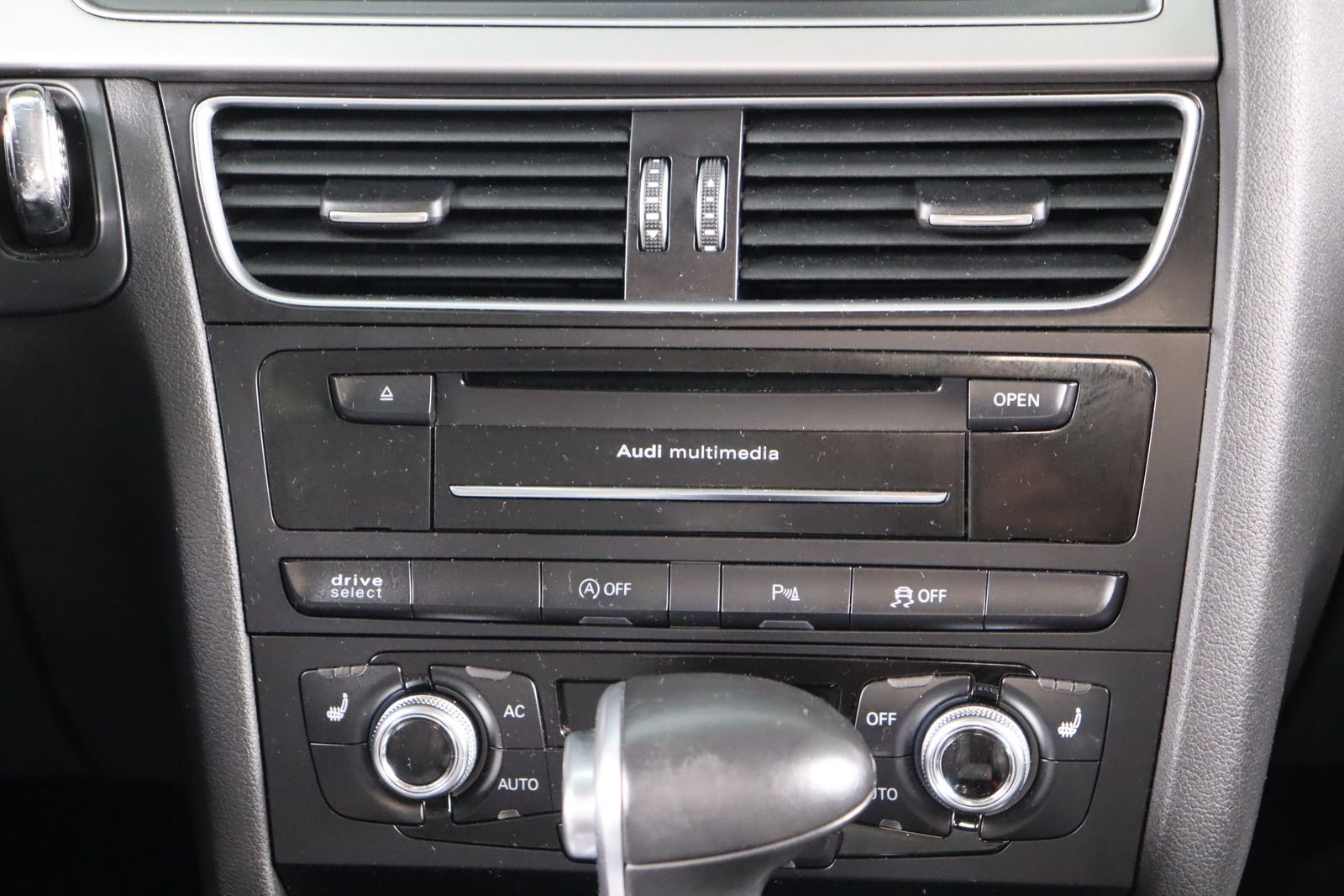 Fahrzeugabbildung Audi A4 3.0 TDI S tronic * Xenon * Navi * el. Sitze