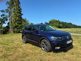 Volkswagen Tiguan 2.0 TSI 132kW DSG BMT 4MOTION Highlin... - mit Benzin-Antrieb: Geländewagen, 1.0