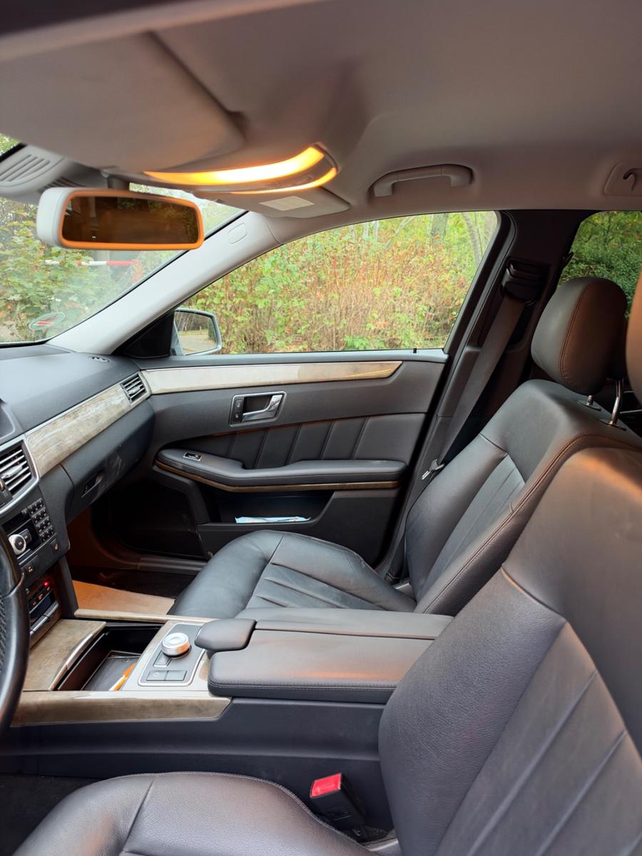 Mercedes-Benz E350 2011 — photo 8