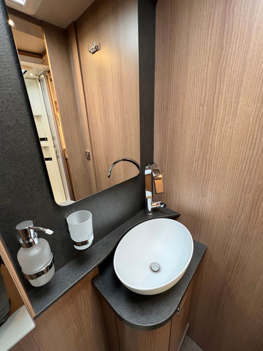 Fahrzeugabbildung Carthago C2-tourer I 145 RB-LE 4.2T Mercedes Benz