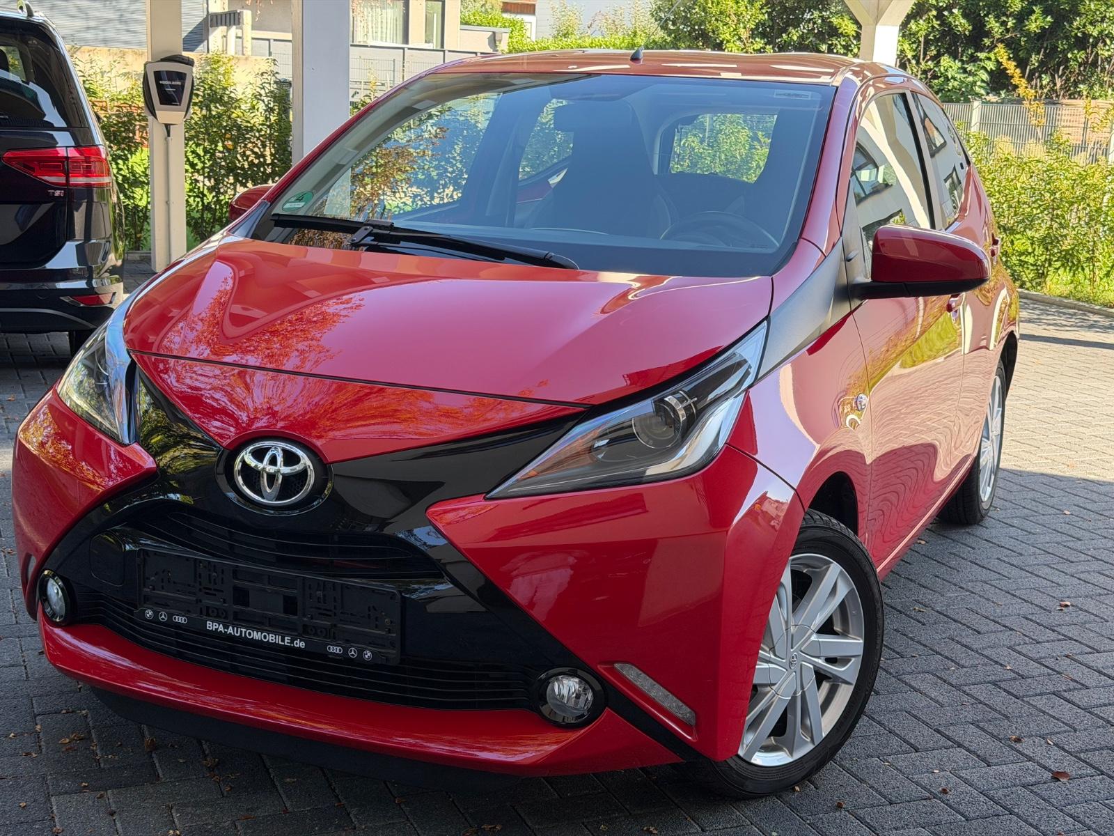 Toyota Aygo AYGO x-play touch 1 Hand RKam Garantie