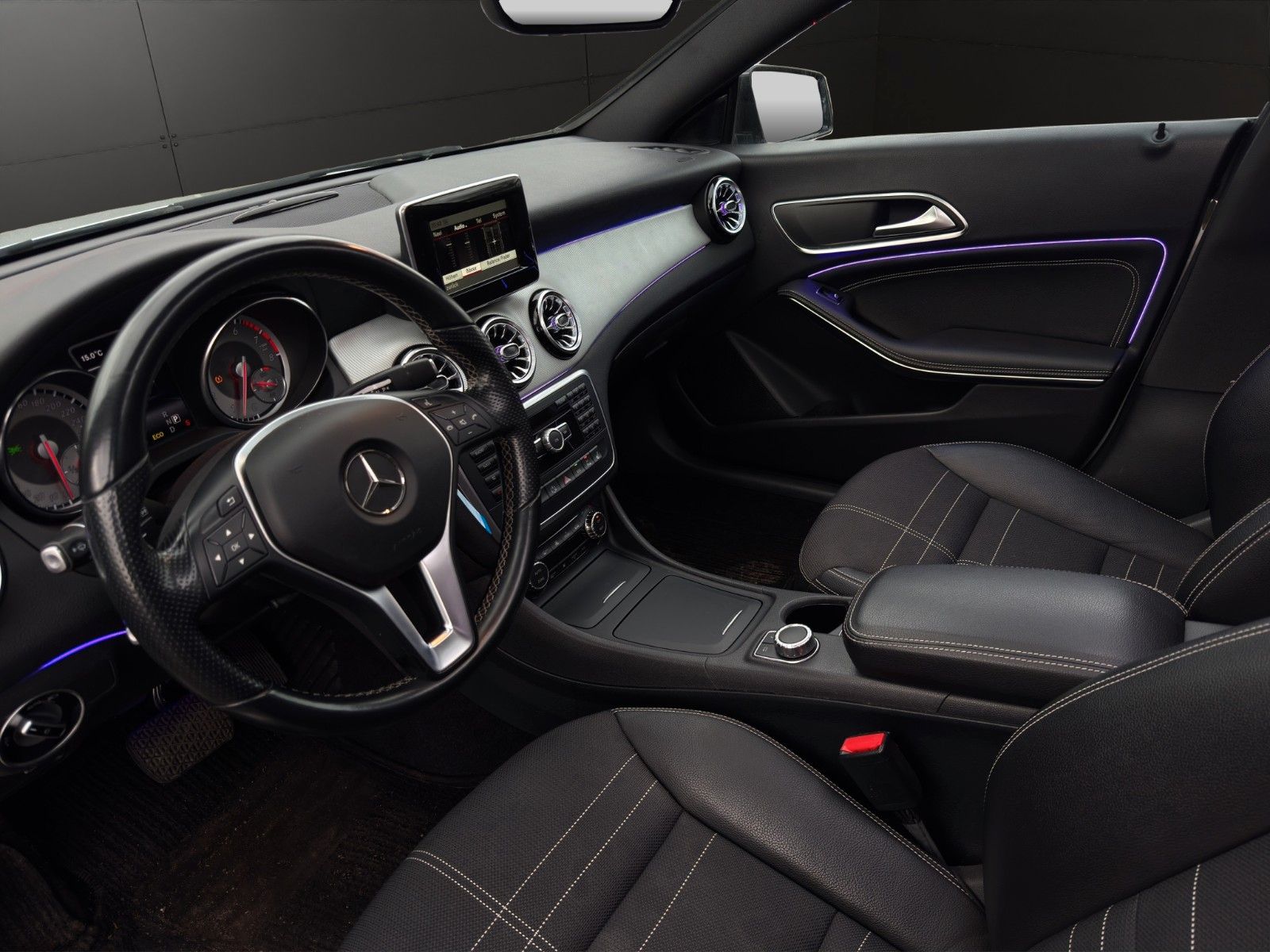 Fahrzeugabbildung Mercedes-Benz CLA 180 Pano/Automatik/Bi-Xen/Navi/Sitzheizung