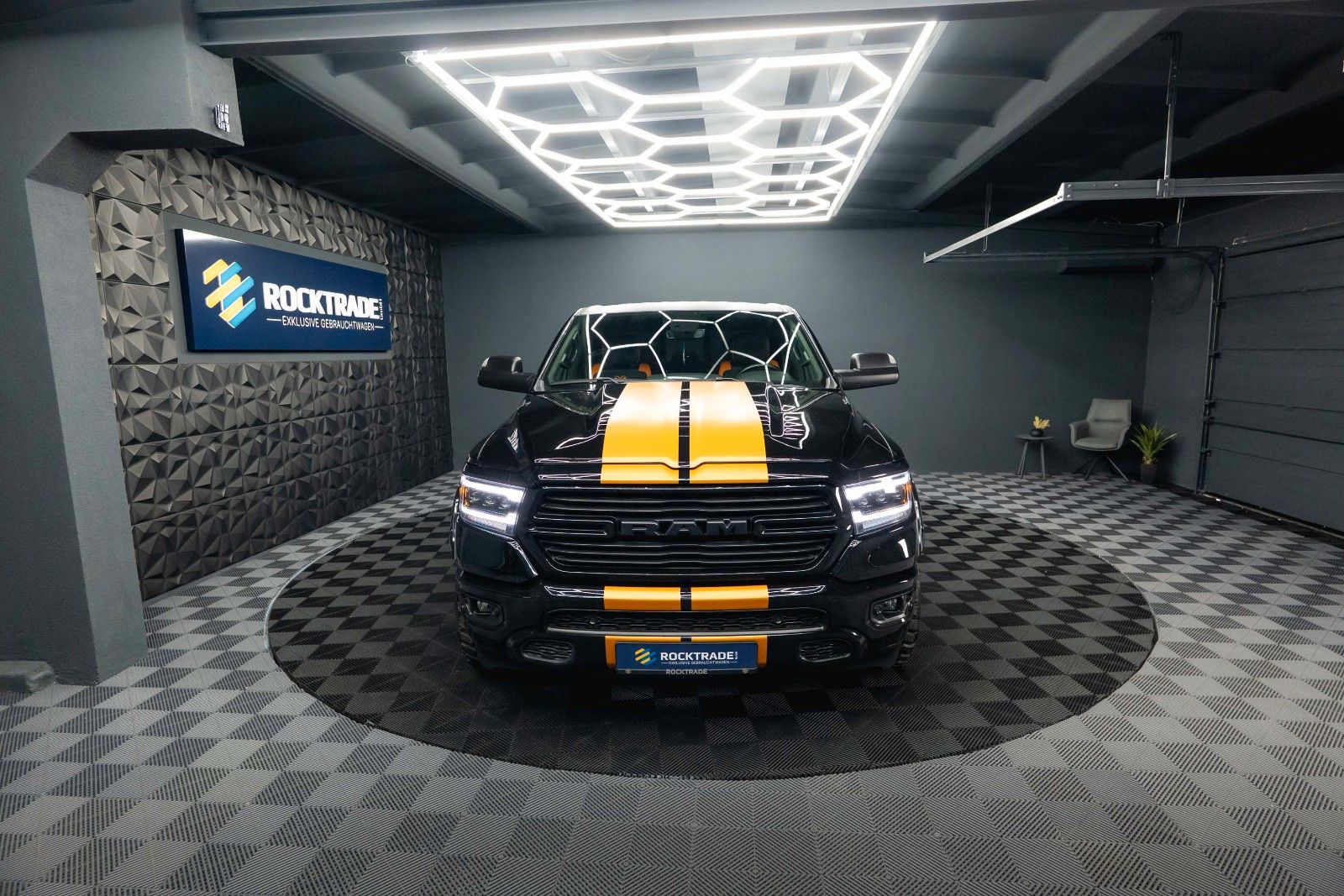Fahrzeugabbildung Dodge RAM 5.7 V8 HEMI 4x4 OFFROAD Night-Paket *LED*19%