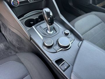 Alfa-Romeo Giulia - 12