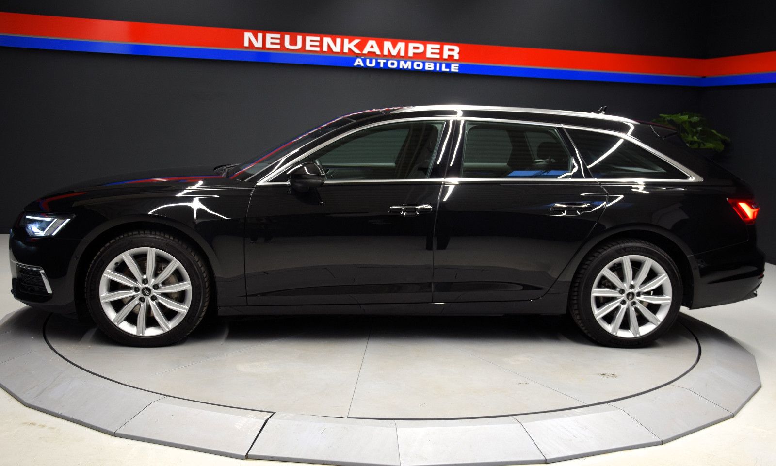 Fahrzeugabbildung Audi A6 Avant 45 TFSI quattro Kamera Pano ACC Leder