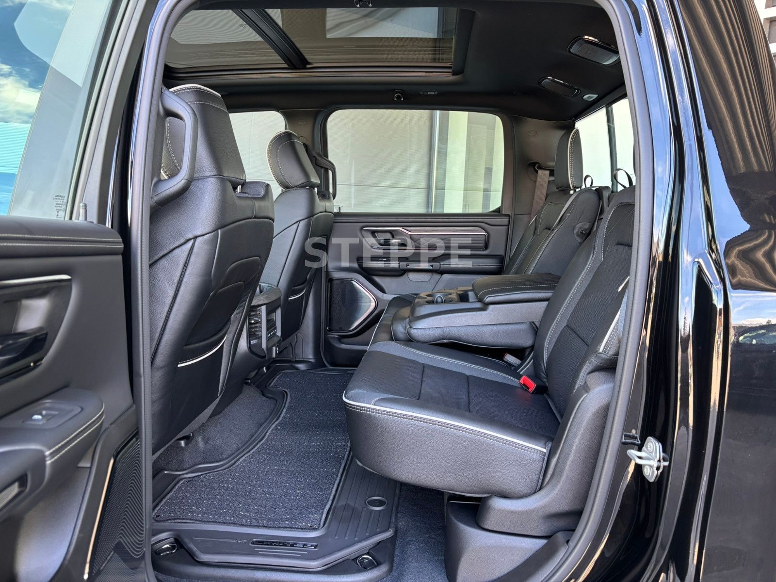 Dodge 2026 RAM 1500 Limited Night 5,7LV8 MultiTailgate