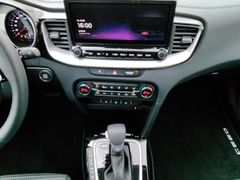 Fahrzeugabbildung Kia Ceed 1.5T GDI SPIRI+NAVI+KAMERA+PANO+PDC+CONNECT