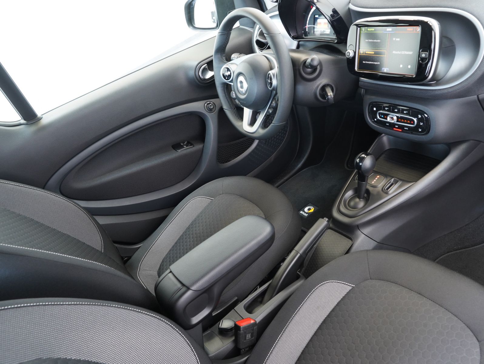 Fahrzeugabbildung Smart ForTwo coupé electric drive / EQ passion