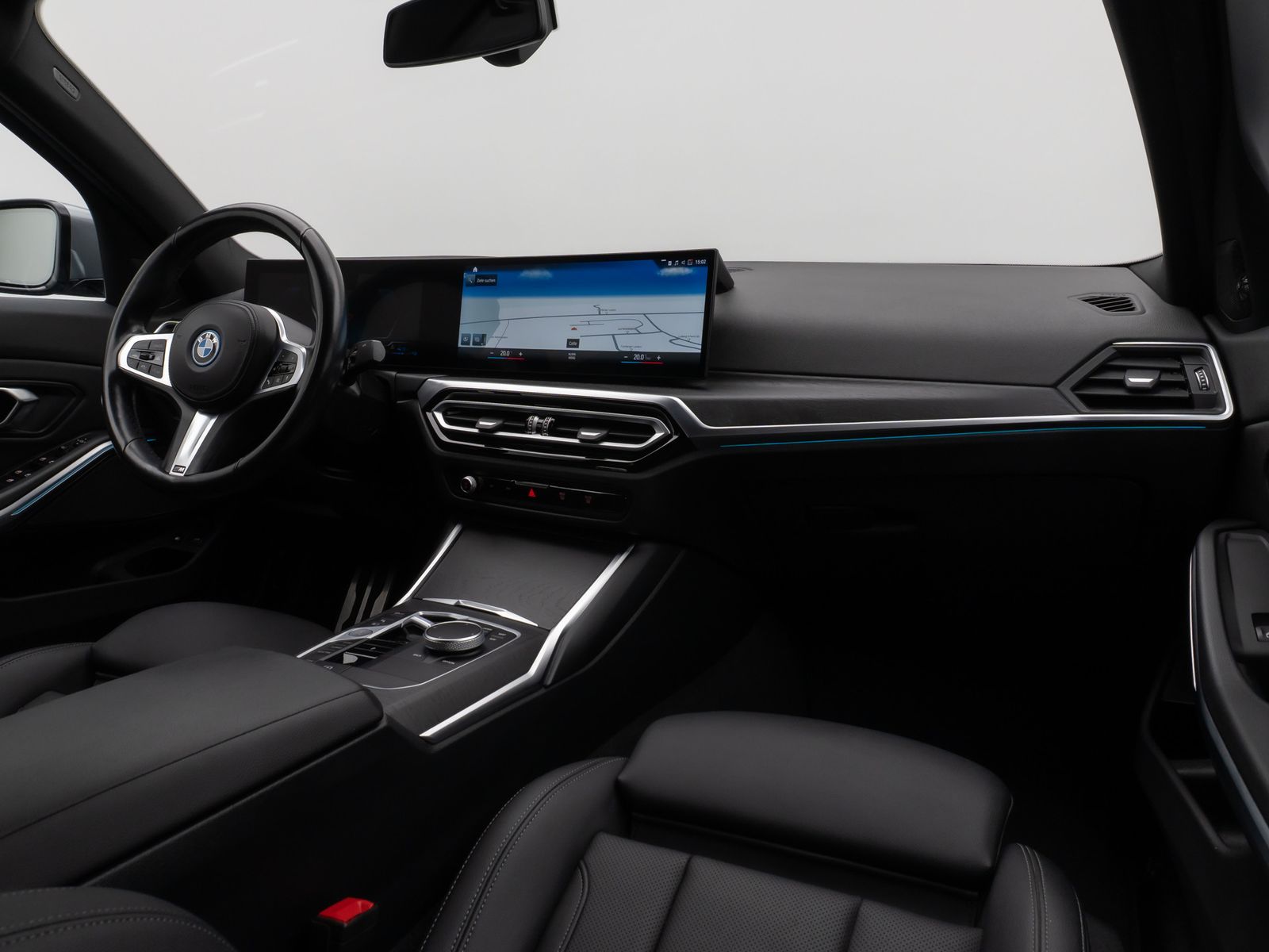 Fahrzeugabbildung BMW 330e M Sport Kamera HUD DAB H/K DrivAssis 19Zoll