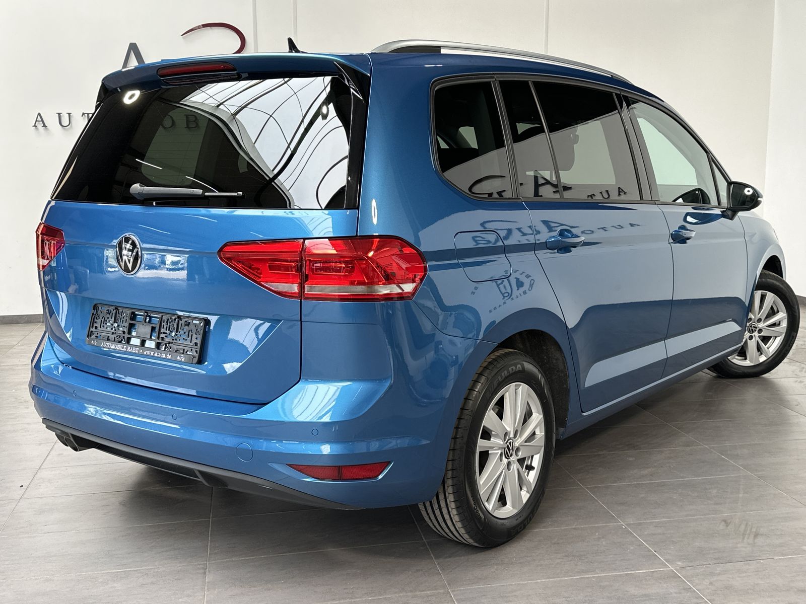 Fahrzeugabbildung Volkswagen Touran Comfortline 2.0 TDI DSG NAV+LED+ACC+AHK