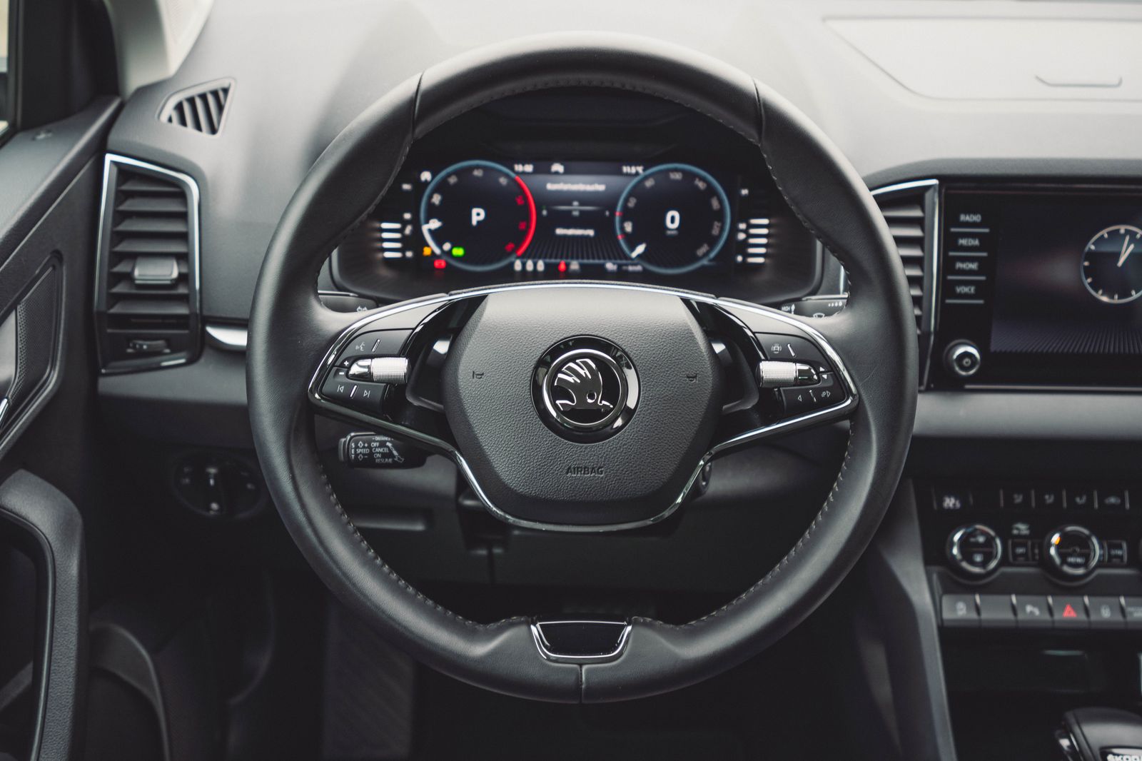 Fahrzeugabbildung SKODA Karoq 1.5L DSG*LED*PDC*KAM*ACC*Smartlink*