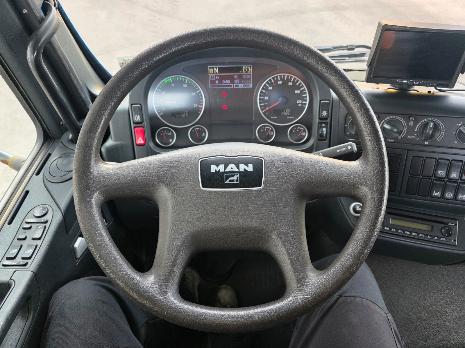 Fahrzeugabbildung MAN TGL 12.250 BL Glasreff Palfinger PK 9002EH Funk